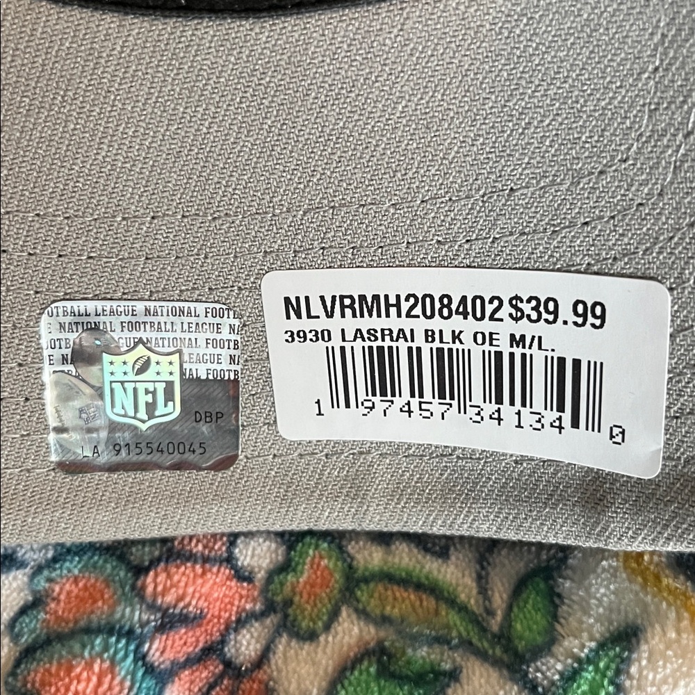 New Era Black Raiders 39THIRTY Cap - Picture 2 of 5